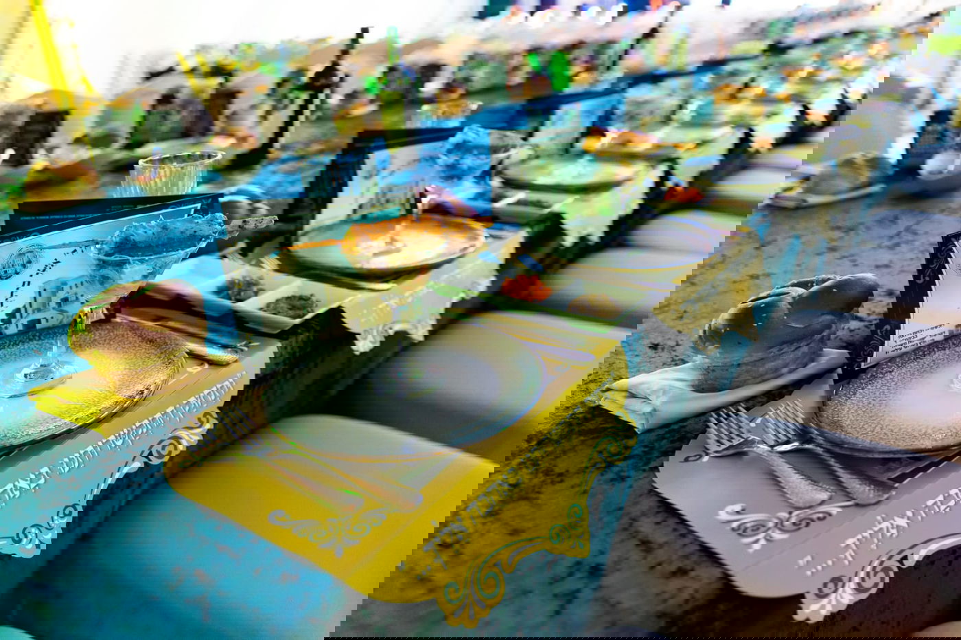 חסידי ויז'ניץ בביתר התכנסו ל'דינר' מיוחד