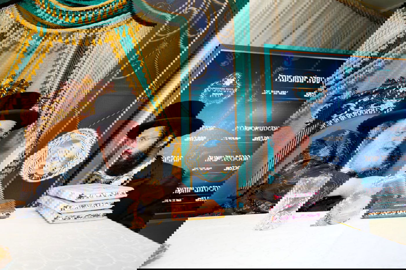 חסידי ויז'ניץ בביתר התכנסו ל'דינר' מיוחד