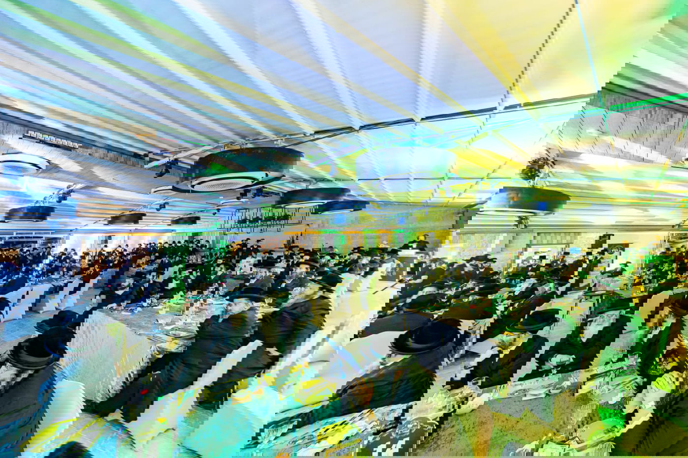 חסידי ויז'ניץ בביתר התכנסו ל'דינר' מיוחד