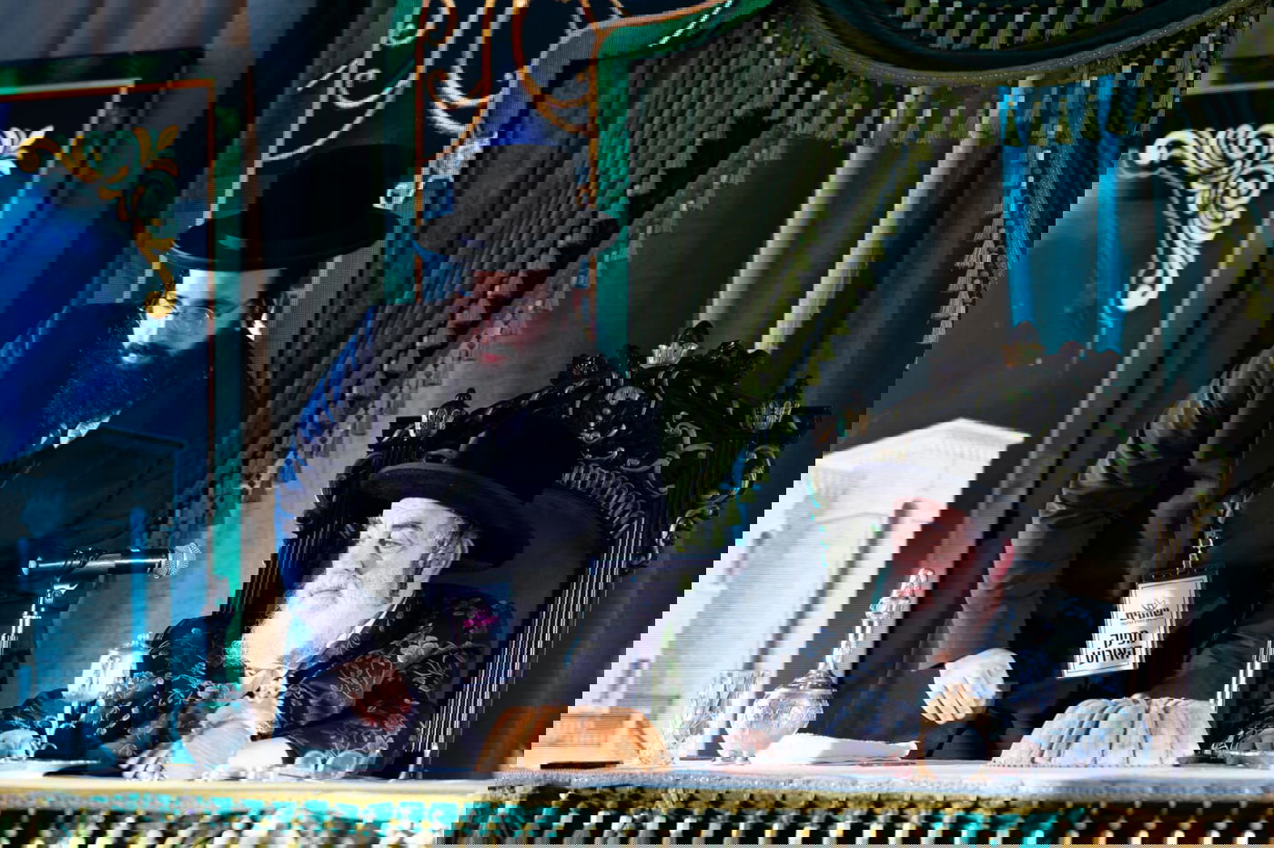 חסידי ויז'ניץ בביתר התכנסו ל'דינר' מיוחד