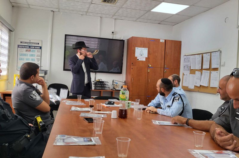 שלוחי חב"ד בישראל: "עוד 100,000 ילדים ישמעו שופר"