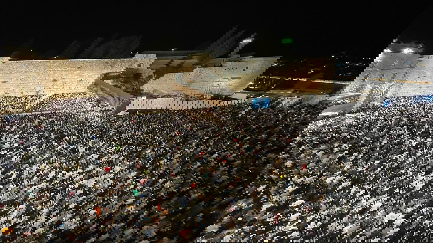 ערב ראש השנה: רבבות ביקשו סליחות בכותל המערבי