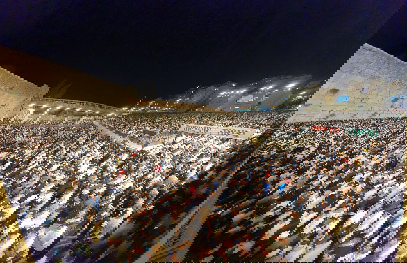 ערב ראש השנה: רבבות ביקשו סליחות בכותל המערבי