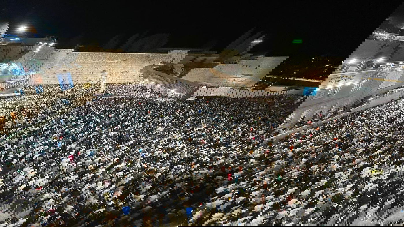 ערב ראש השנה: רבבות ביקשו סליחות בכותל המערבי