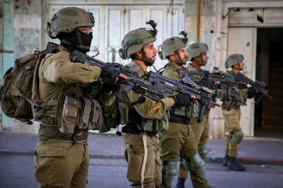 כוננות שיא לקראת החגים: רבבות חיילים, עשרות שוטרים ואזהרה לסינוואר