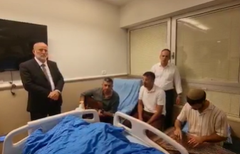 ערב ר"ה: ישי ריבו שימח חולה המאושפז בבית חולים