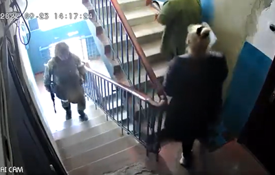 בליווי חמושים: תיעוד מ'משאל העם' הרוסי באוקראינה