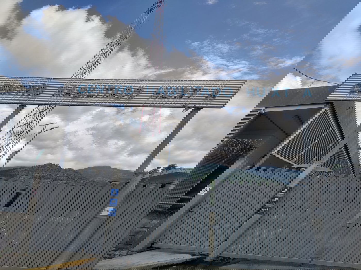 בית הכלא במקסיקו שבו כלואים העצורים