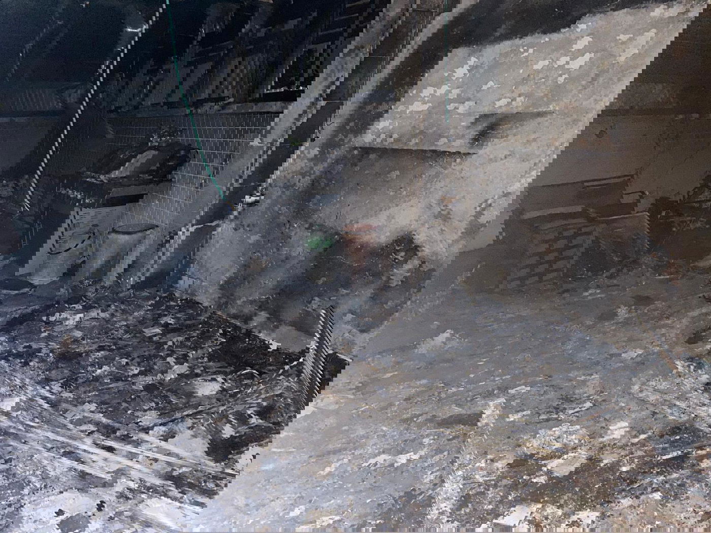 גבר ואישה נפצעו באורח קשה בשריפה בדירה