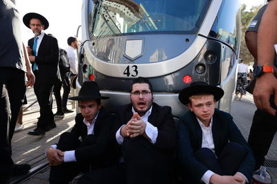 אברך נעצר בדרך לאומן; עשרות מפגינים בירושלים