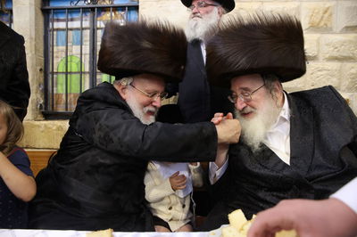 האדמו"ר מספינקא ערך 'חלאקה' לנכדו