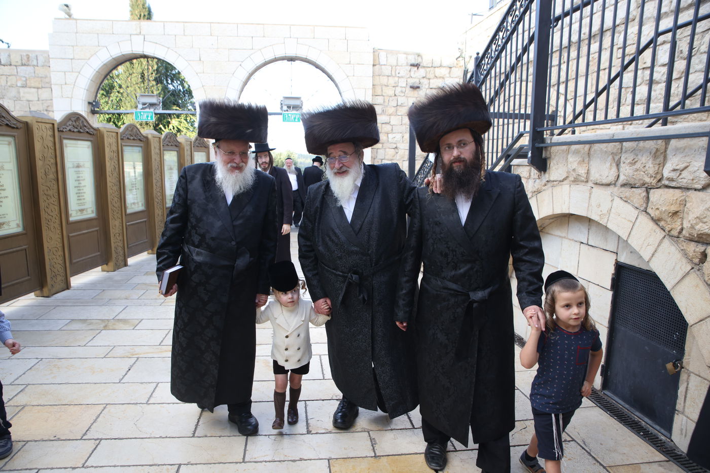 האדמו"ר מספינקא ערך 'חלאקה' לנכדו