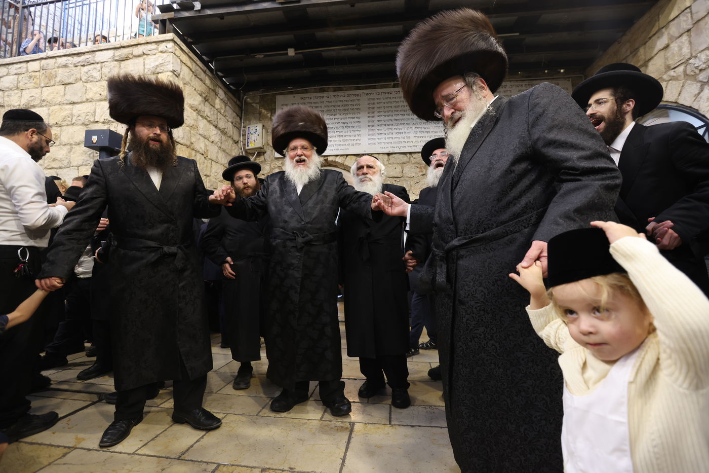 האדמו"ר מספינקא ערך 'חלאקה' לנכדו