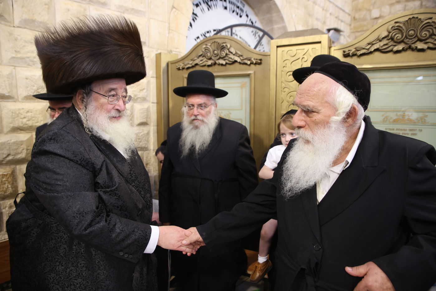 האדמו"ר מספינקא ערך 'חלאקה' לנכדו