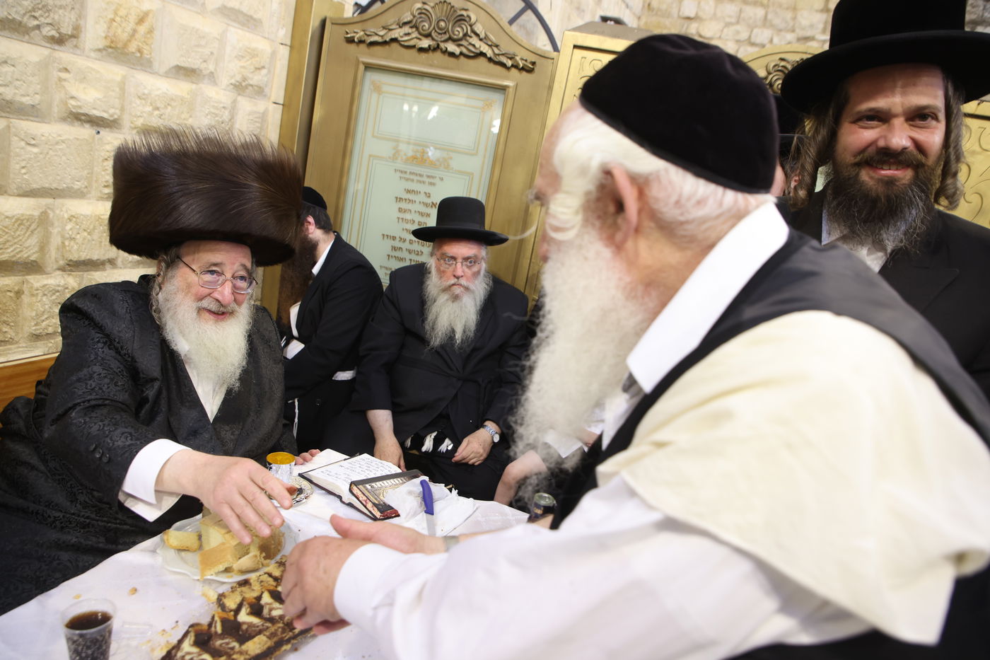 האדמו"ר מספינקא ערך 'חלאקה' לנכדו