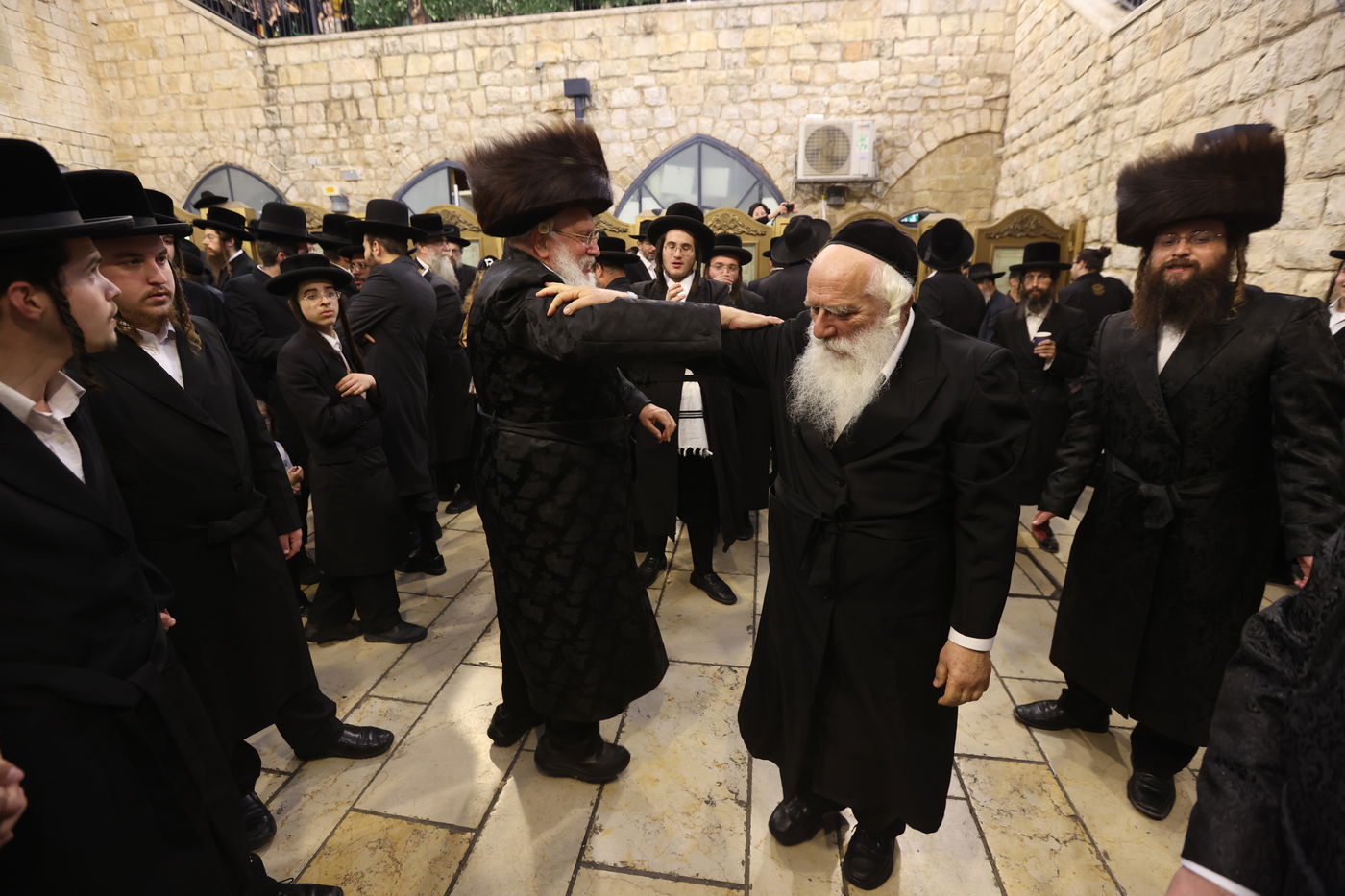 האדמו"ר מספינקא ערך 'חלאקה' לנכדו