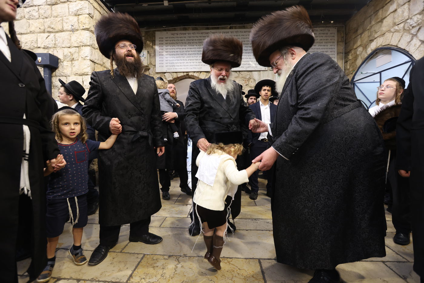 האדמו"ר מספינקא ערך 'חלאקה' לנכדו