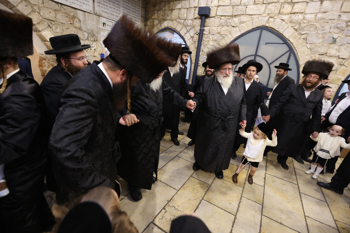 האדמו"ר מספינקא ערך 'חלאקה' לנכדו