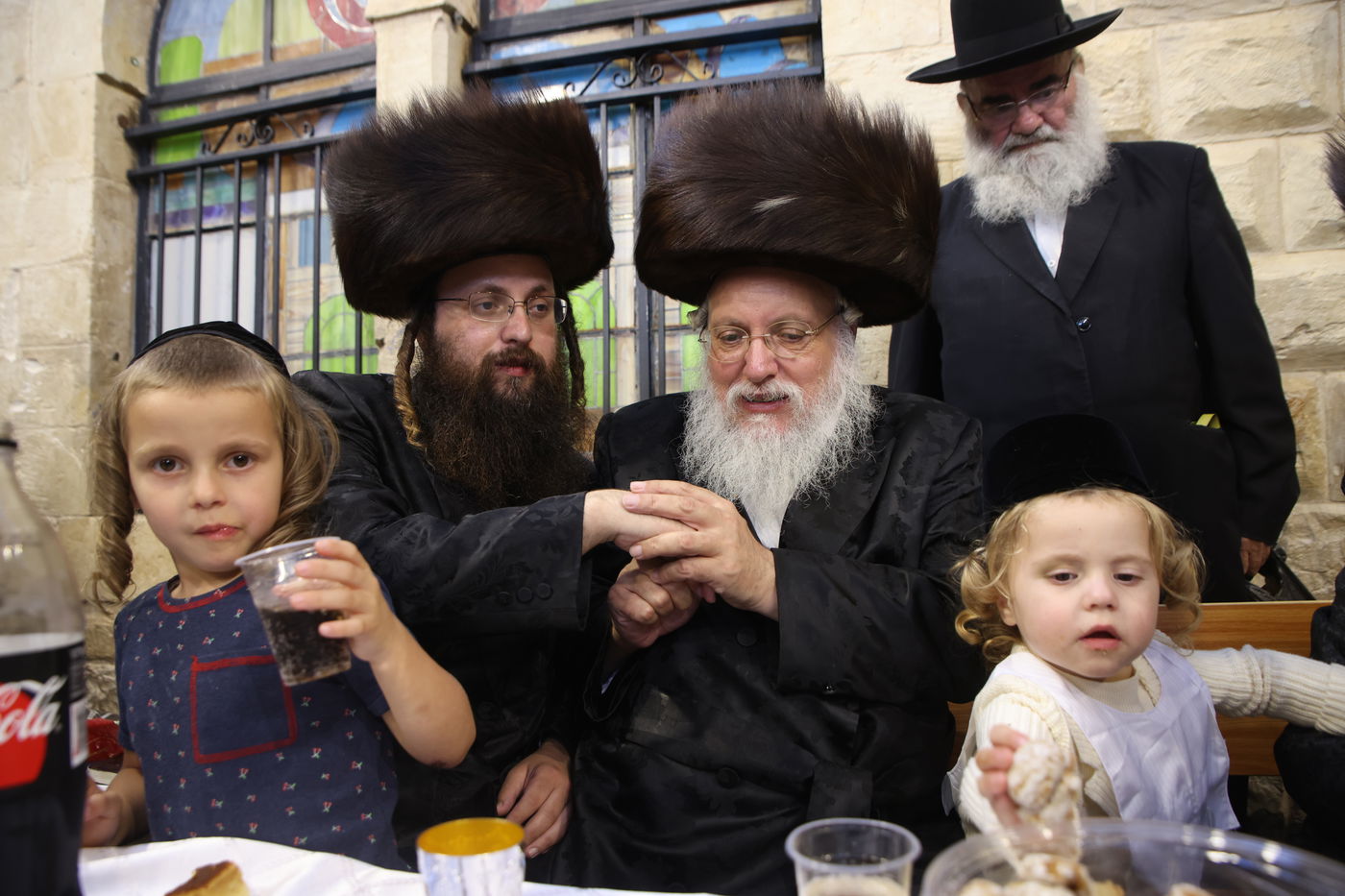 האדמו"ר מספינקא ערך 'חלאקה' לנכדו