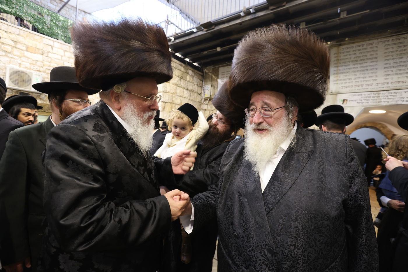 האדמו"ר מספינקא ערך 'חלאקה' לנכדו