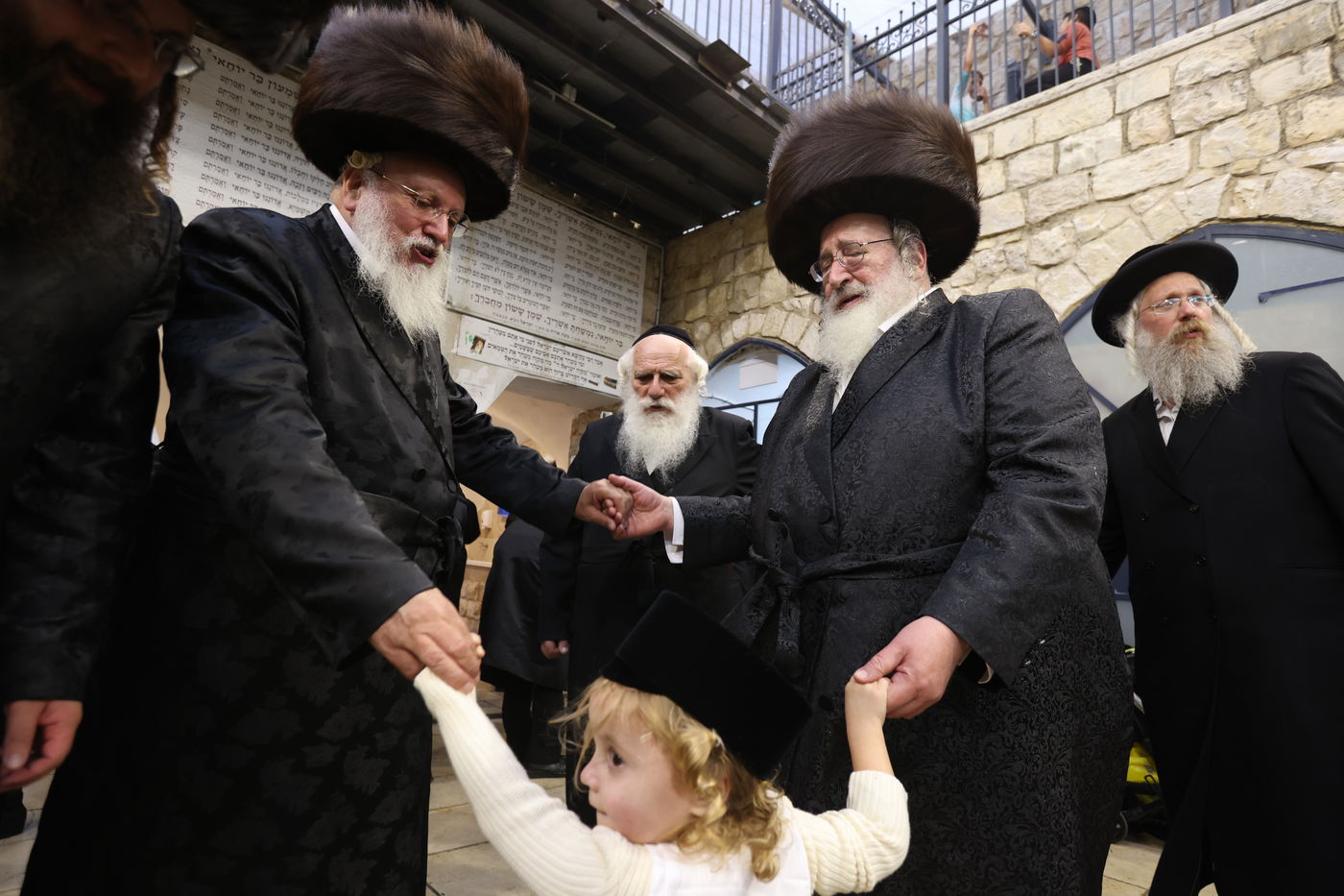 האדמו"ר מספינקא ערך 'חלאקה' לנכדו