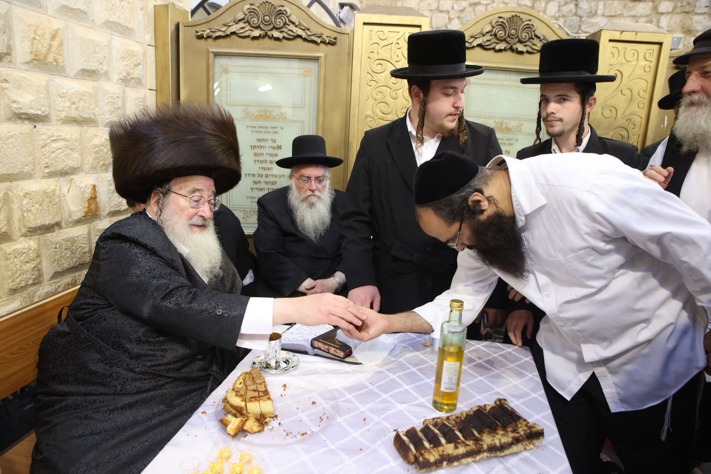 האדמו"ר מספינקא ערך 'חלאקה' לנכדו