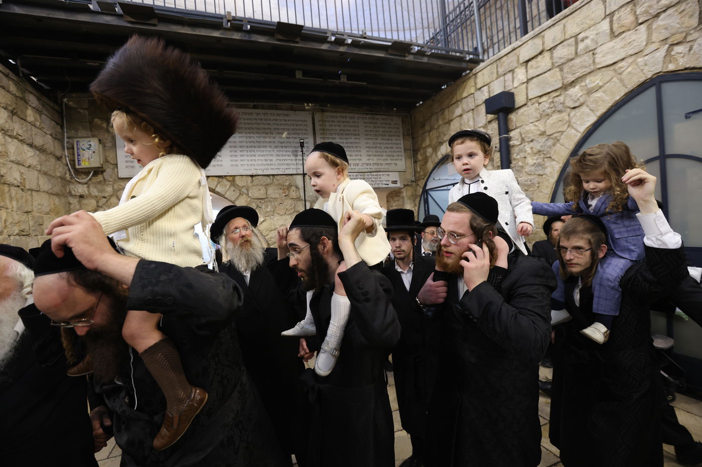 האדמו"ר מספינקא ערך 'חלאקה' לנכדו