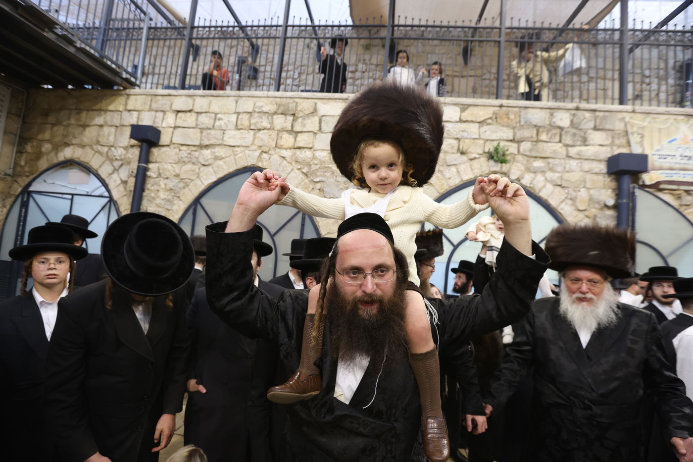 האדמו"ר מספינקא ערך 'חלאקה' לנכדו