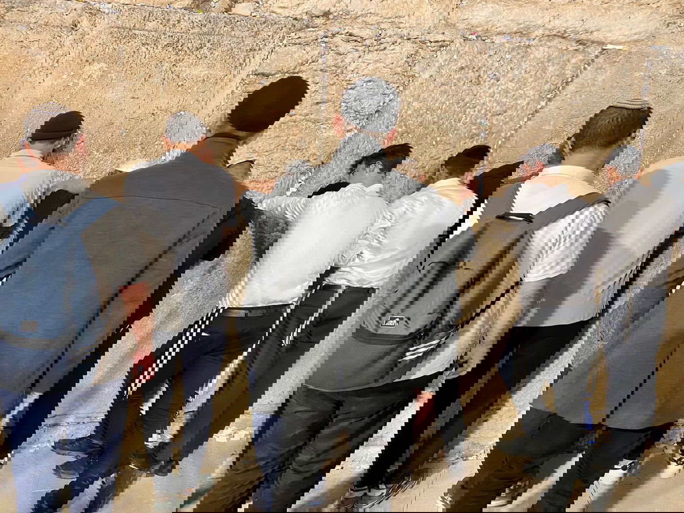 השחקן והזמר ביקשו סליחה בכותל המערבי