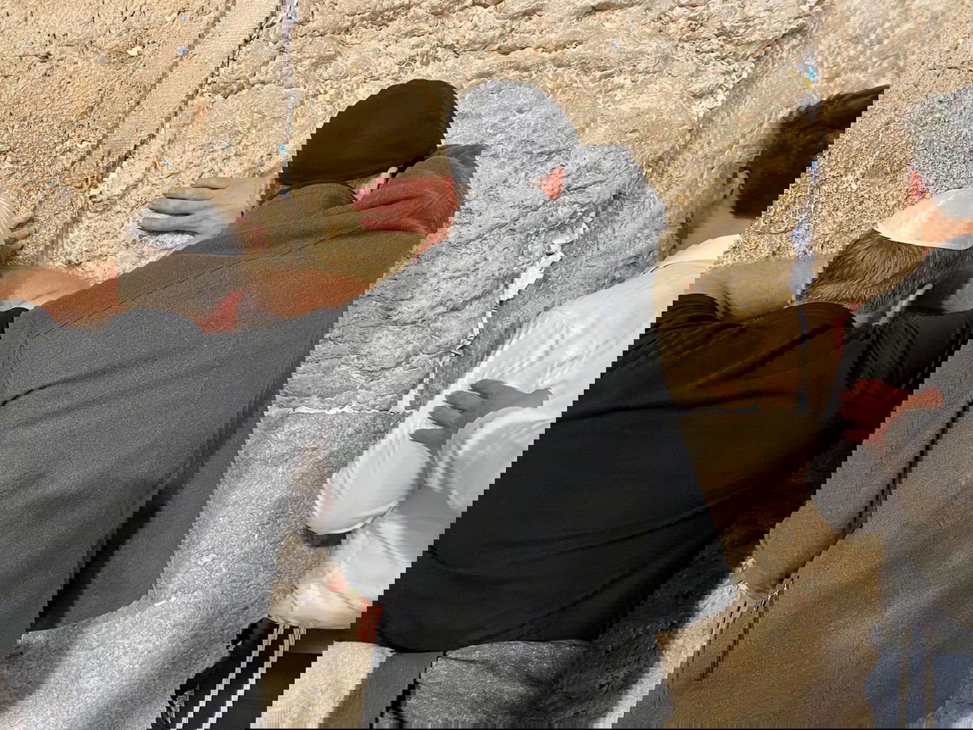 השחקן והזמר ביקשו סליחה בכותל המערבי