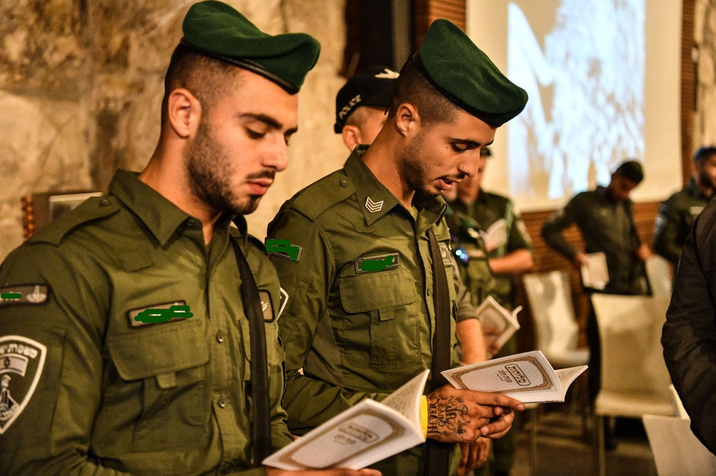מרגש: מאות מג"בניקים הגיעו לכותל המערבי וביקשו 'סליחות'