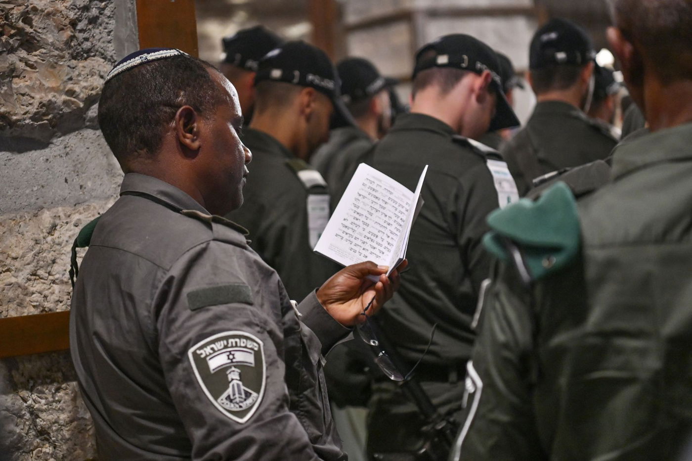 מרגש: מאות מג"בניקים הגיעו לכותל המערבי וביקשו 'סליחות'