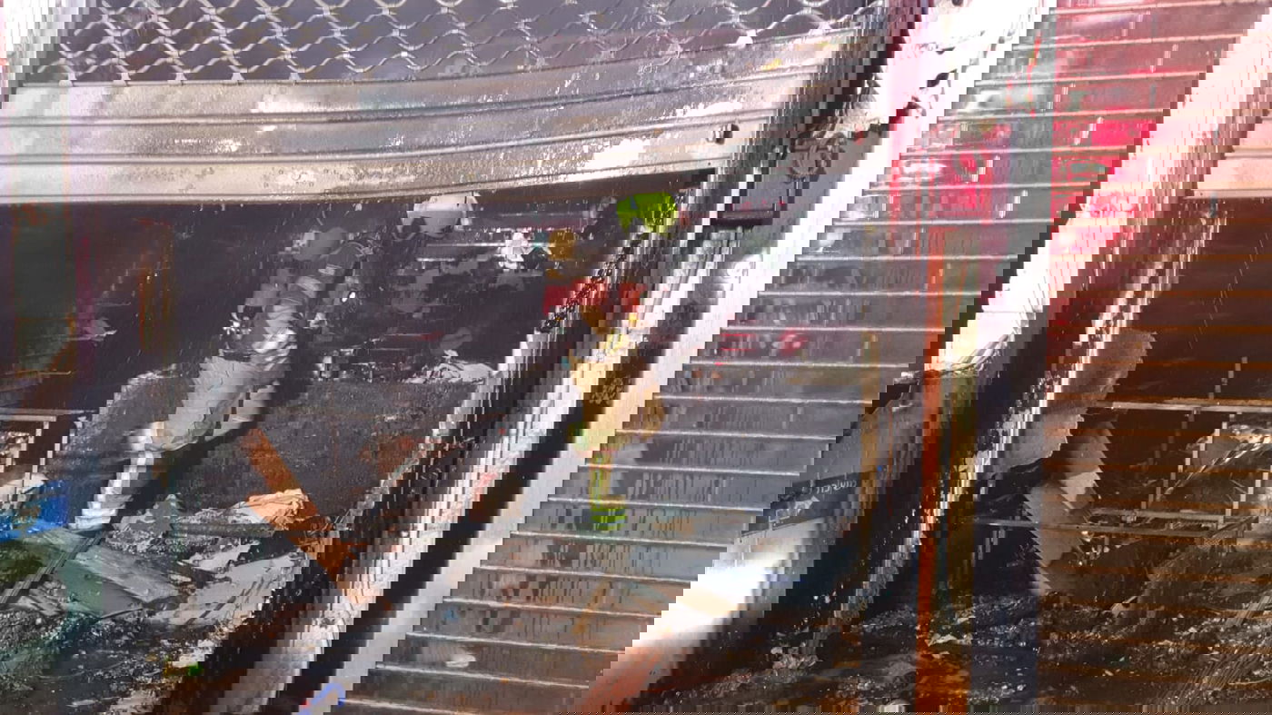 המאבק מחריף? חנות סלולר הוצתה בירושלים ונשרפה כליל