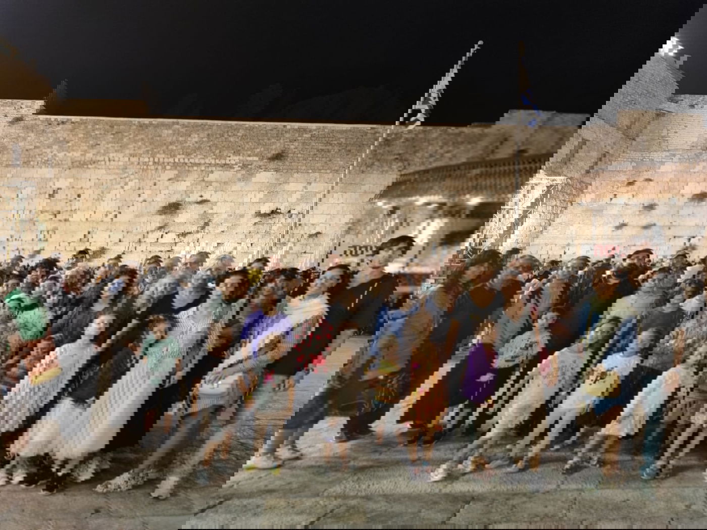 מאות פליטים שנמלטו מהמלחמה באוקראינה והפכו לחברי קהילת יד לאחים באשדוד, נטלו חלק בסיור סליחות