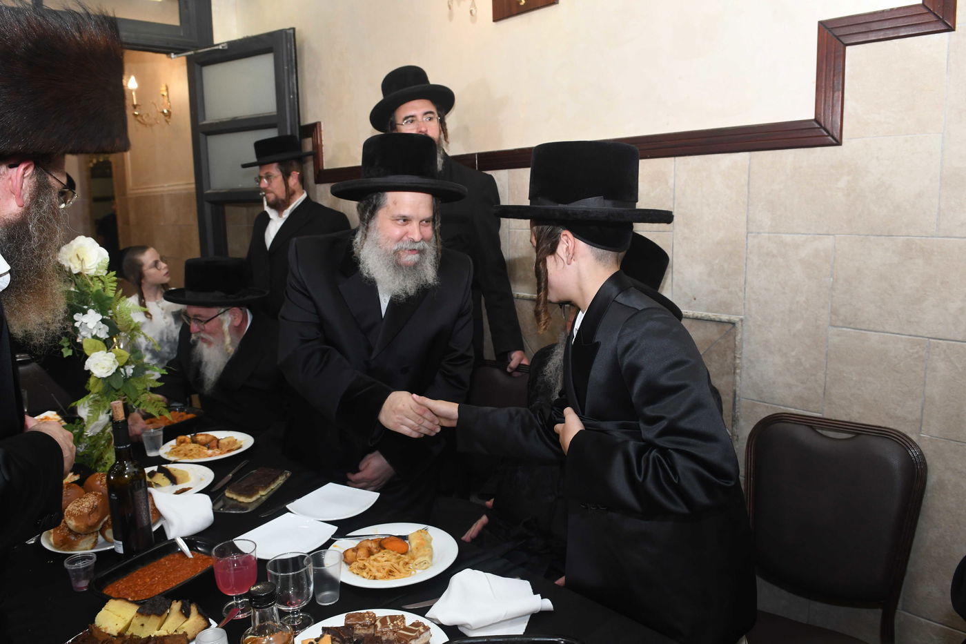 בר מצווה לנכד אב"ד זוועהיל והרבי מקאמרנא