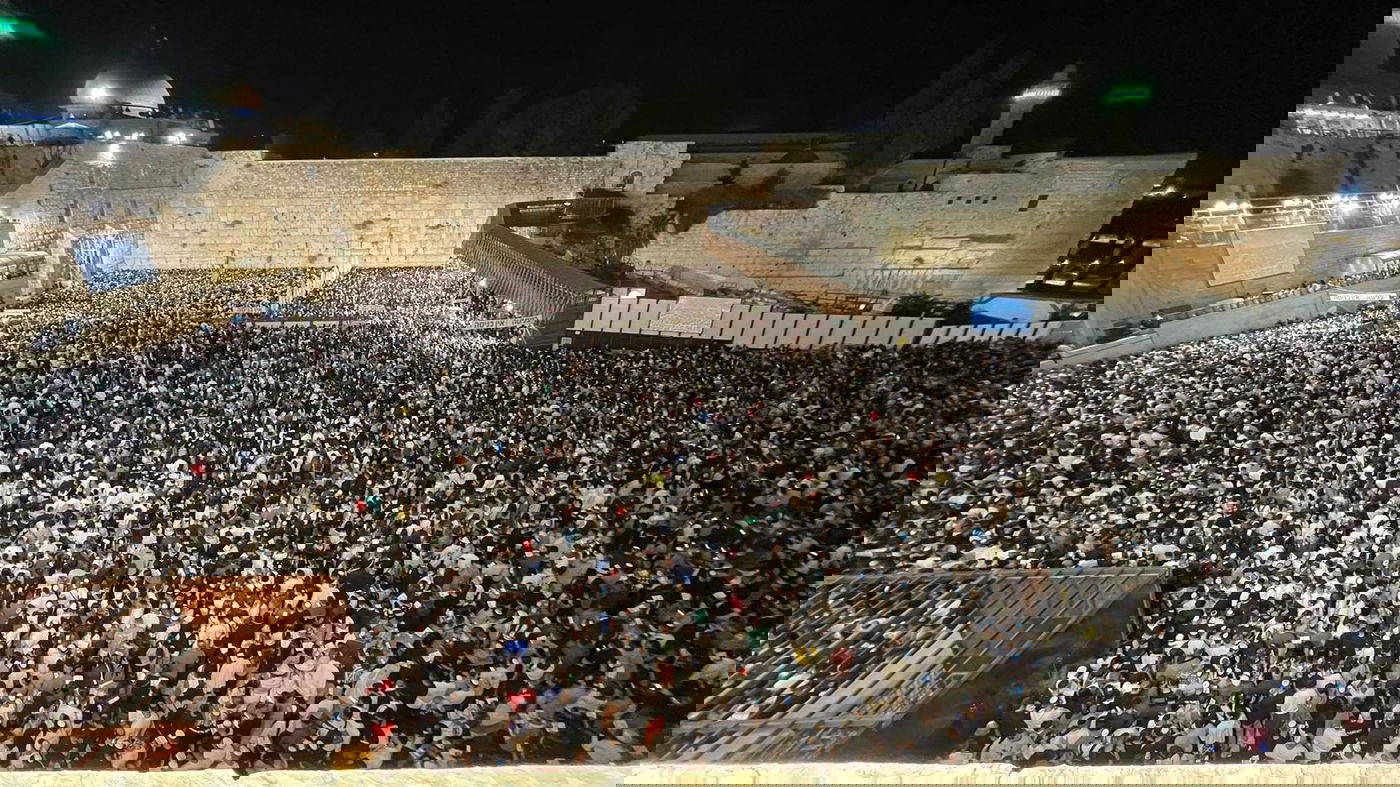 רבבות זעקו י"ג מידות של רחמים במעמד הסליחות ליד הכותל המערבי