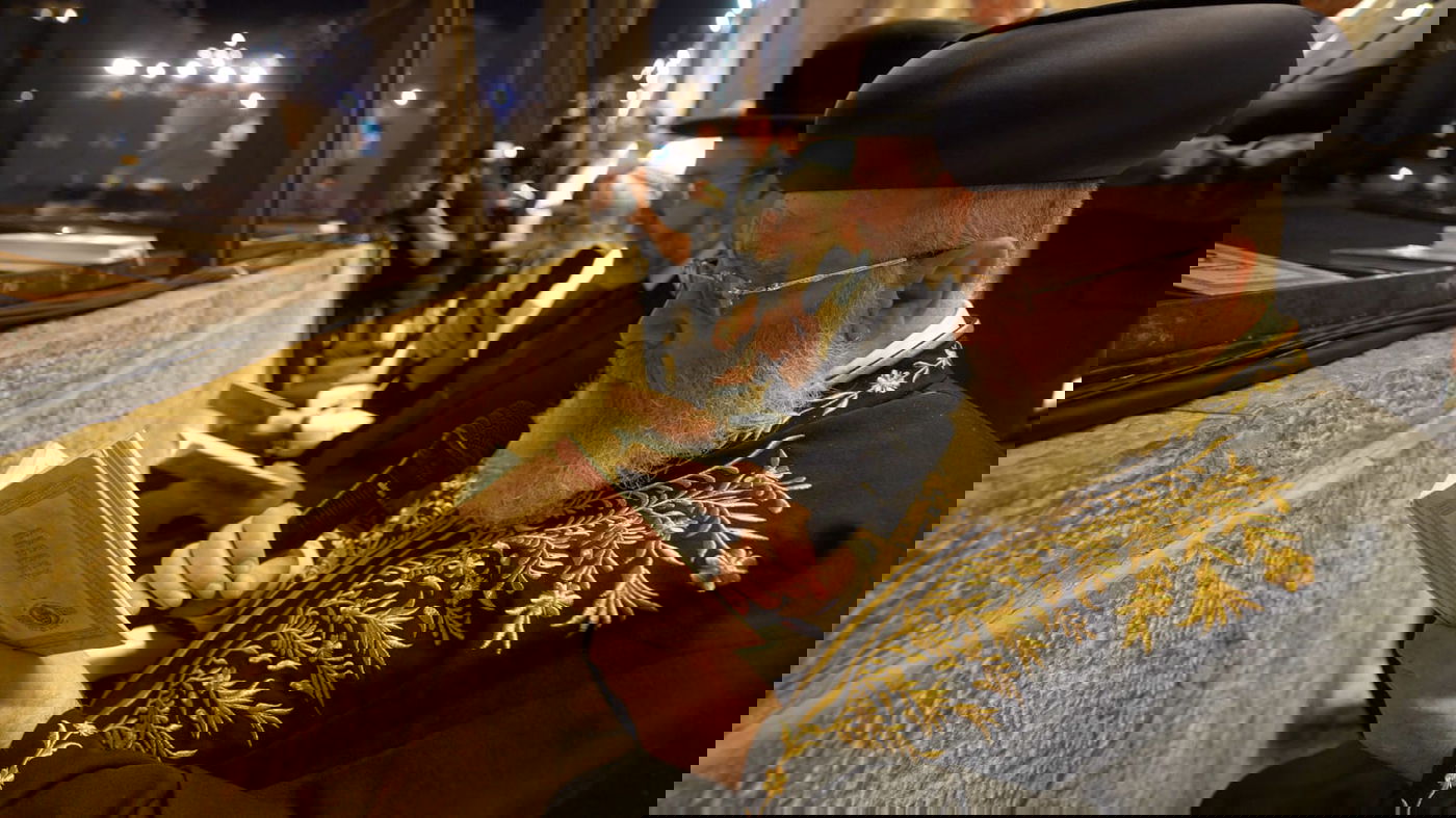 רבבות זעקו י"ג מידות של רחמים במעמד הסליחות ליד הכותל המערבי