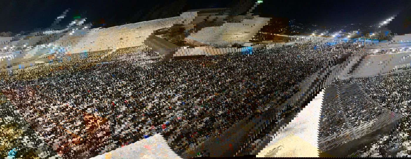 רבבות זעקו י"ג מידות של רחמים במעמד הסליחות ליד הכותל המערבי