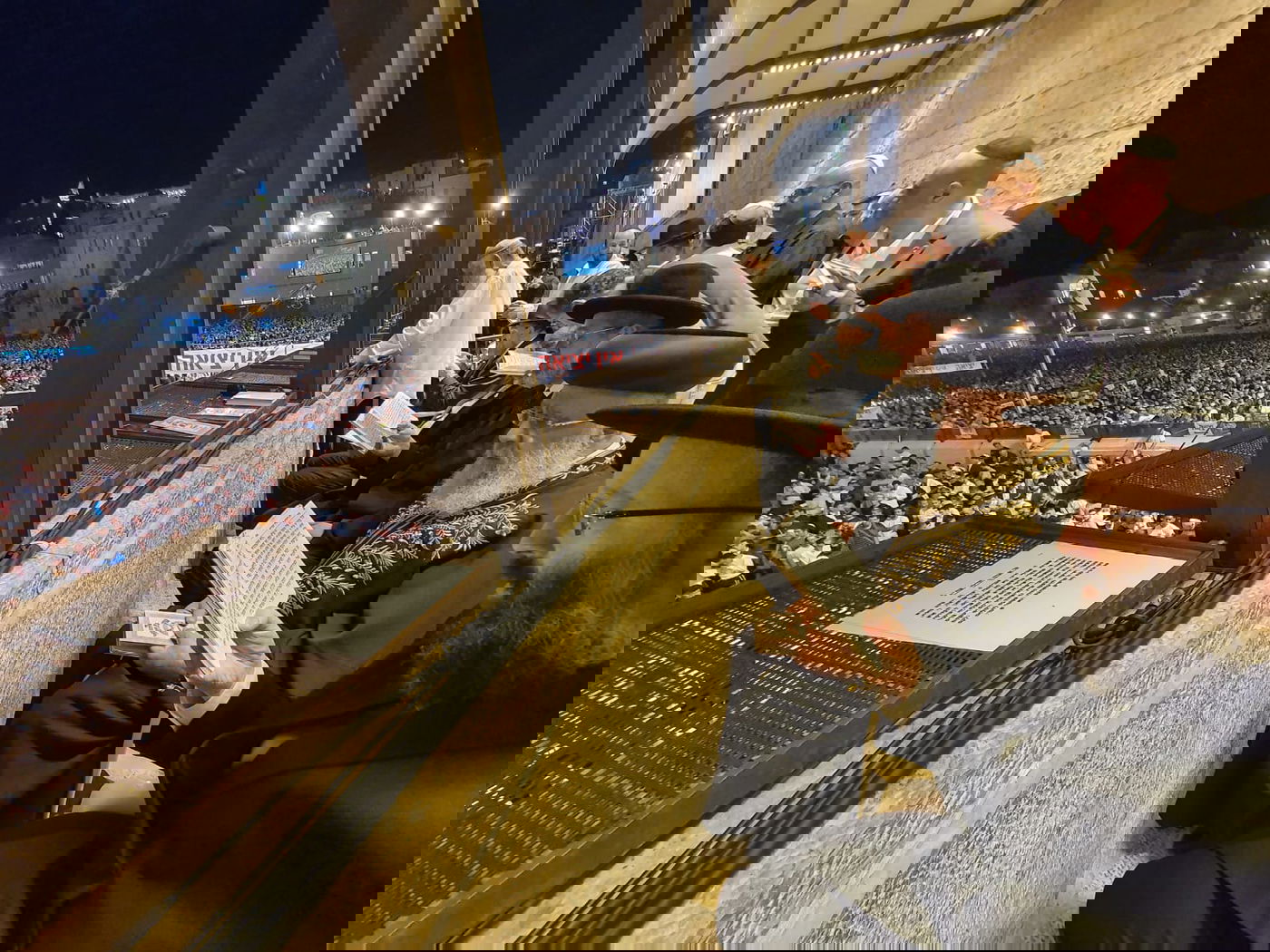 רבבות זעקו י"ג מידות של רחמים במעמד הסליחות ליד הכותל המערבי