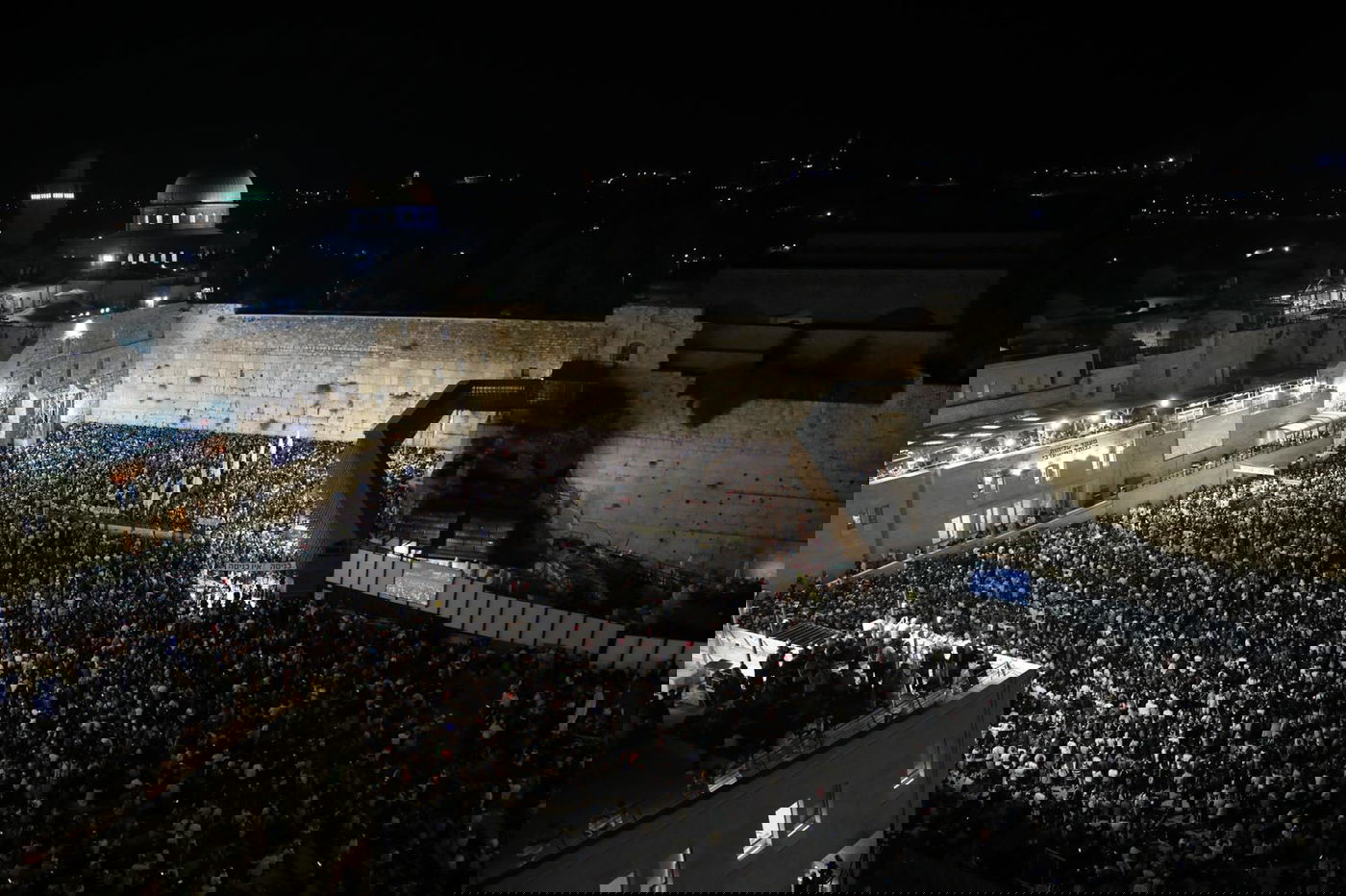 "וּתְשׁוּבָה וּתְפִלָּה"; כך נראות הסליחות האחרונות בכותל