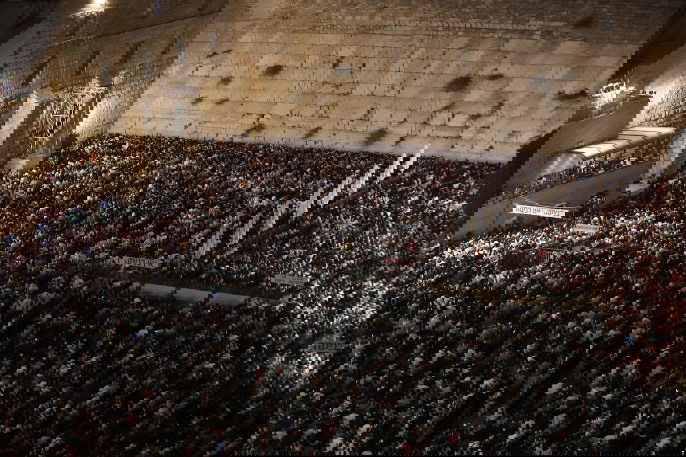 "וּתְשׁוּבָה וּתְפִלָּה"; כך נראות הסליחות האחרונות בכותל