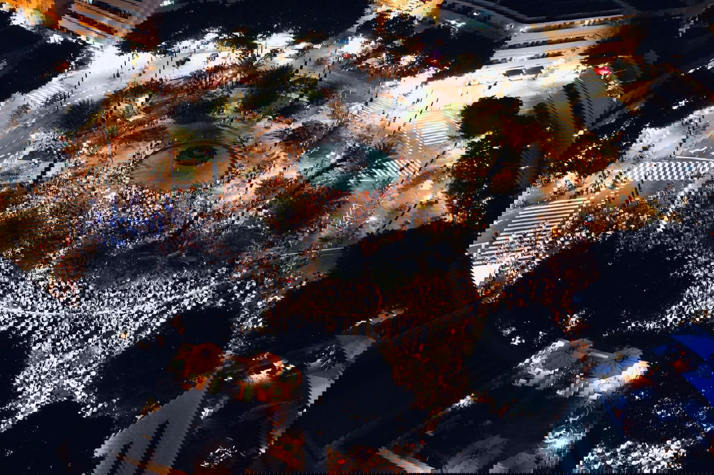 תיעוד מרגש: אלפים בתפילת נעילה בכיכר דיזנגוף בת"א