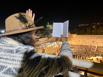 רגע לפני כיפור: השחקן המפורסם ביקש סליחה בכותל