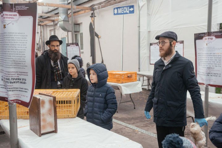 הרב לאזאר 'קפץ' על הבמה והציבור שר את 'מארש הניצחון'