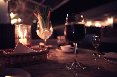 הסוד התגלה: אחרי שנים, שרה מגלה את הסוד שלה לחג