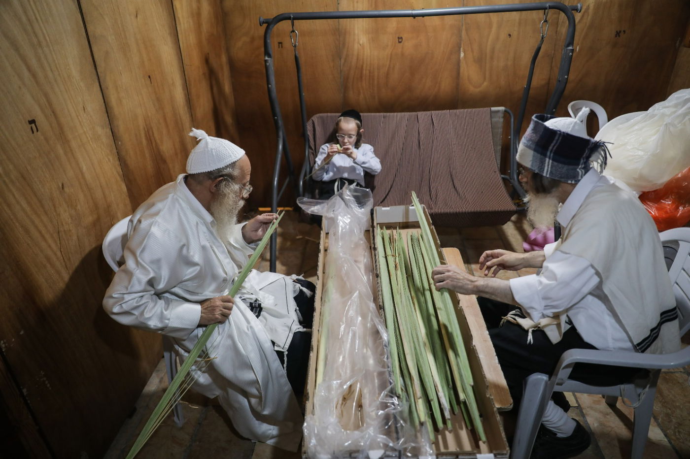 בגאולה ובמאה שערים: כך נראות ההכנות לחג הסוכות