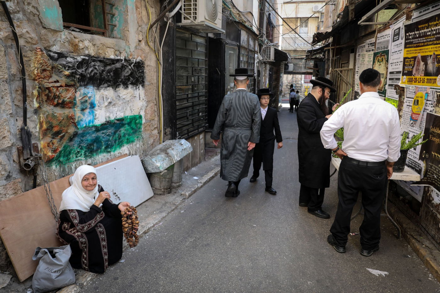בגאולה ובמאה שערים: כך נראות ההכנות לחג הסוכות