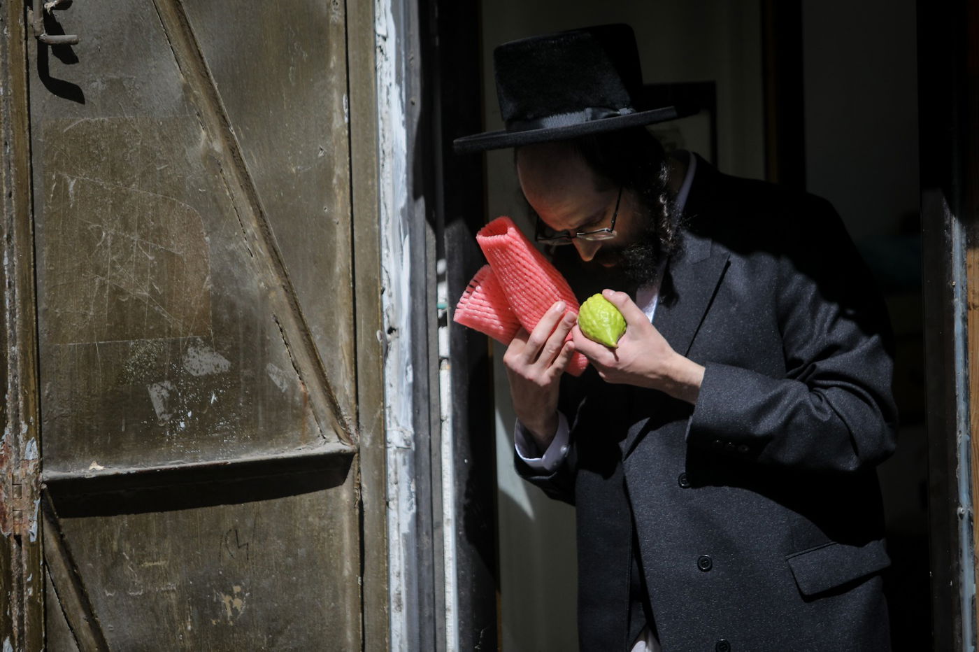 בגאולה ובמאה שערים: כך נראות ההכנות לחג הסוכות