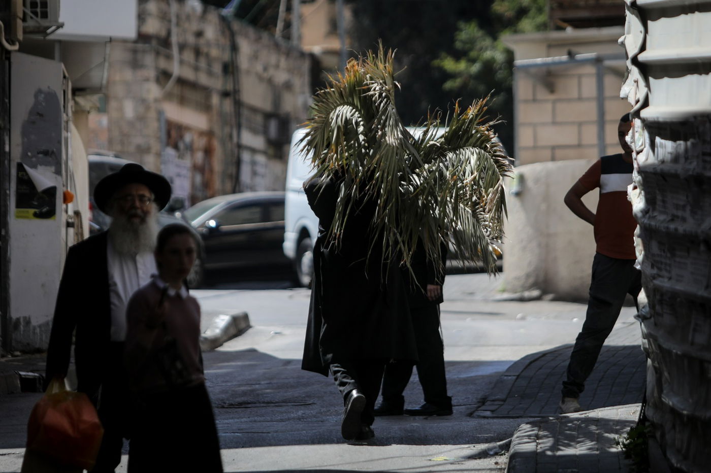 בגאולה ובמאה שערים: כך נראות ההכנות לחג הסוכות