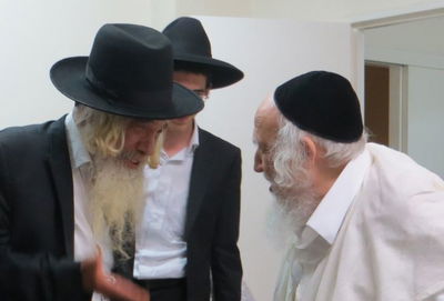 הגר"ש אוירבך והגר"א דויטש, לפני מספר שנים